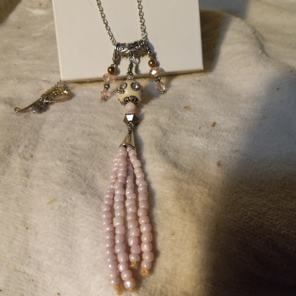 New, handmade 18in silver 🔗 necklace  with hanging 5in tassel bead bottom . - Picture 5 of 6
